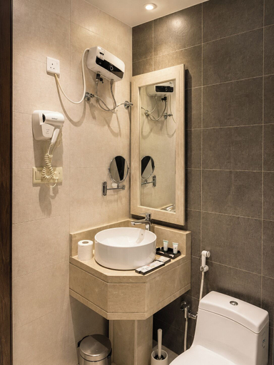 Bathroom 5, Nilufer Abha