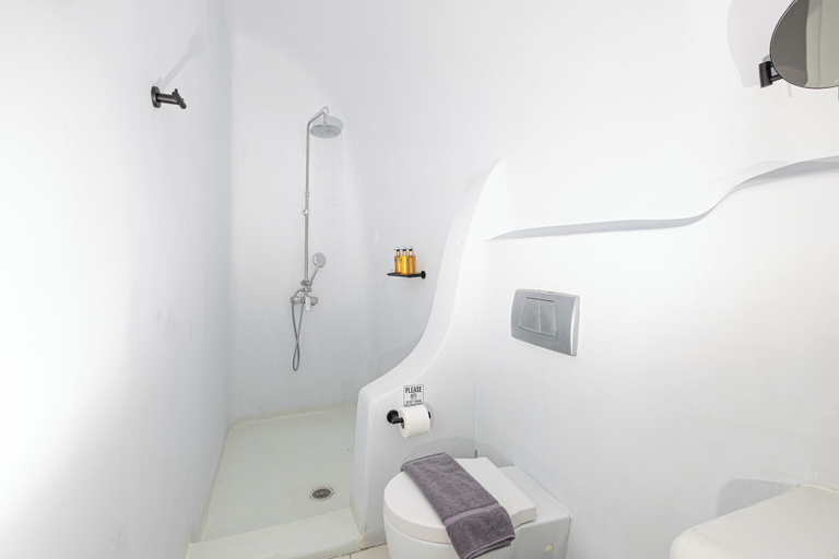 Bathroom 5, Grand Ambassador Santorini Hotel, South Aegean