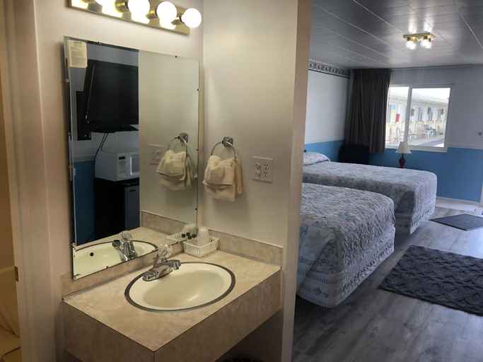 Bathroom 2, Fossil Butte Motel, Lincoln