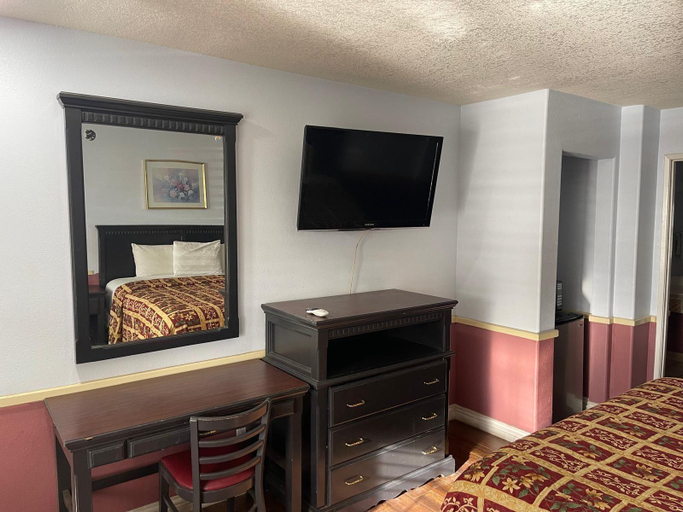 Bedroom 3, Day&Night Inn, San Bernardino