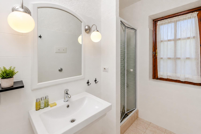 Bathroom 3, Sunset Eleven & Sunset Twelve 100m from the Beach, Olbia-Tempio