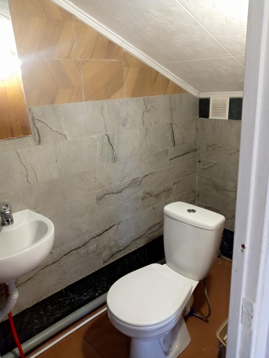 Bathroom 3, Мансарда, Kominternivs'kyi