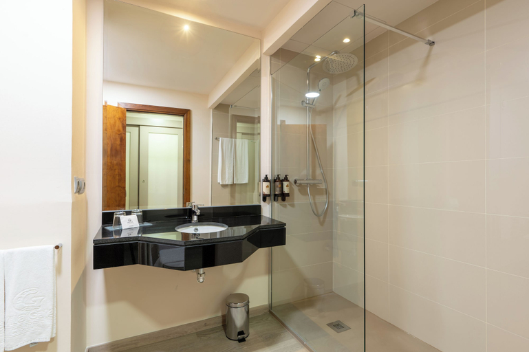 Bathroom 5, Vila Gale Isla Canela Resort Hotel, Huelva