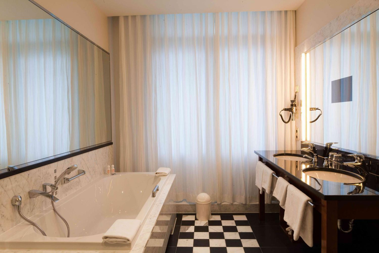 Bathroom 4, Grand Hotel Mussmann, Region Hannover