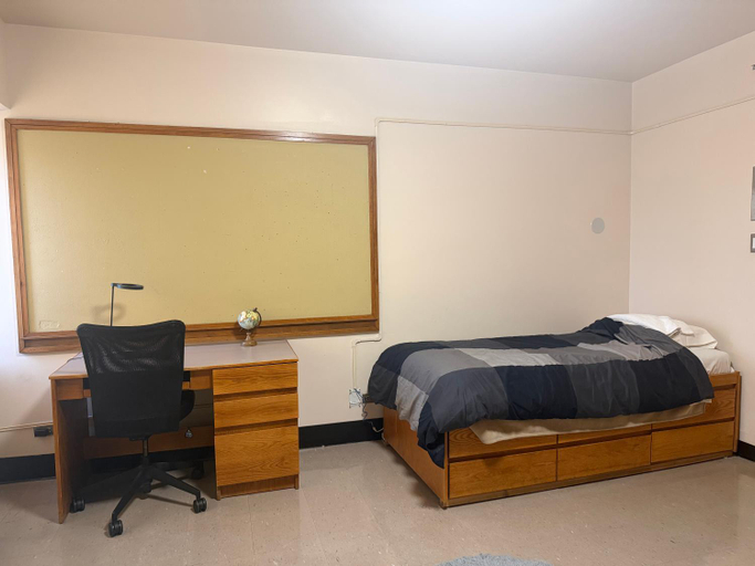 Guestroom, Victoria University Margaret Addison Hall, Toronto
