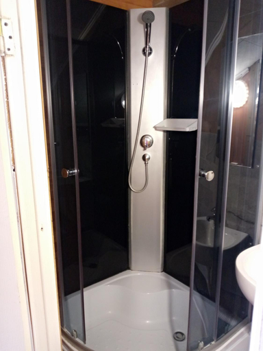 Bathroom 4, Мансарда, Kominternivs'kyi