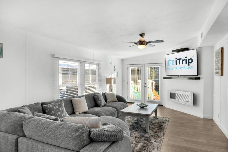 Exterior 5, Dockside Retreat, Bay