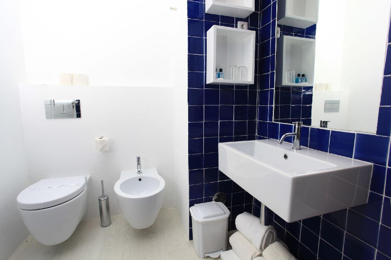 Bathroom 5, Prainha Clube, Portimão