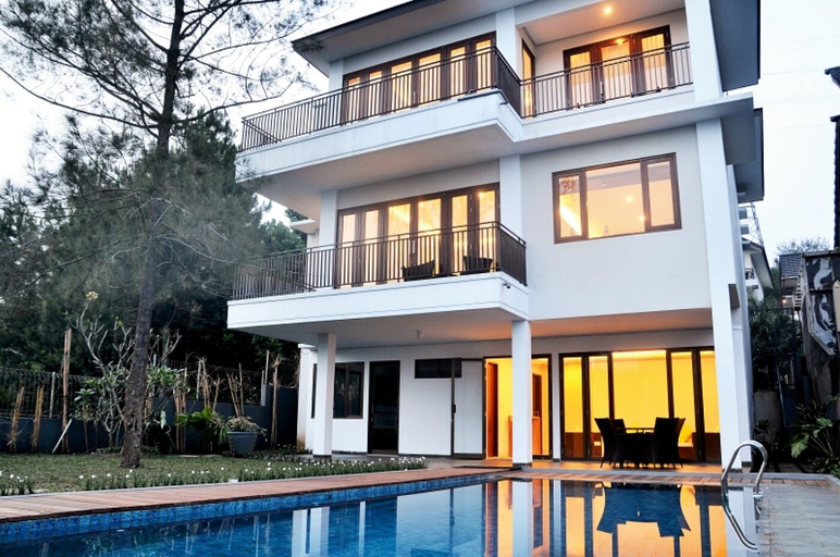 Sport & Beauty 5, Breeze Blows City View 5 Br Heated Pool and a Billiard, Bandung