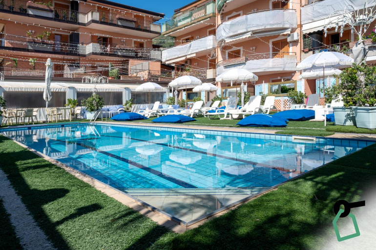 Swimming pool 4, Hotiday Taormina Mazzeo, Messina