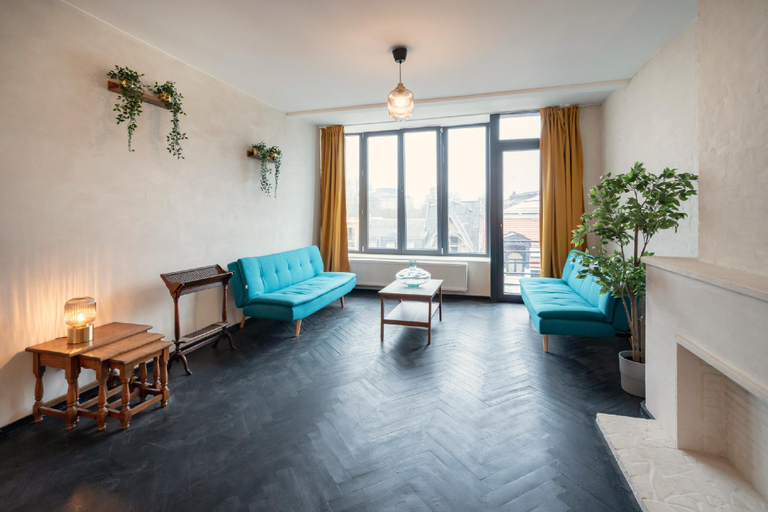 Separate living room 3, Comfortable 2BR/14P Apartment – Central Antwerp, Antwerpen