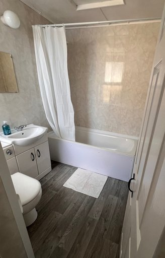 Bathroom, Pet Friendly, Sleeps 6 With Garden and Parking, Cornwall