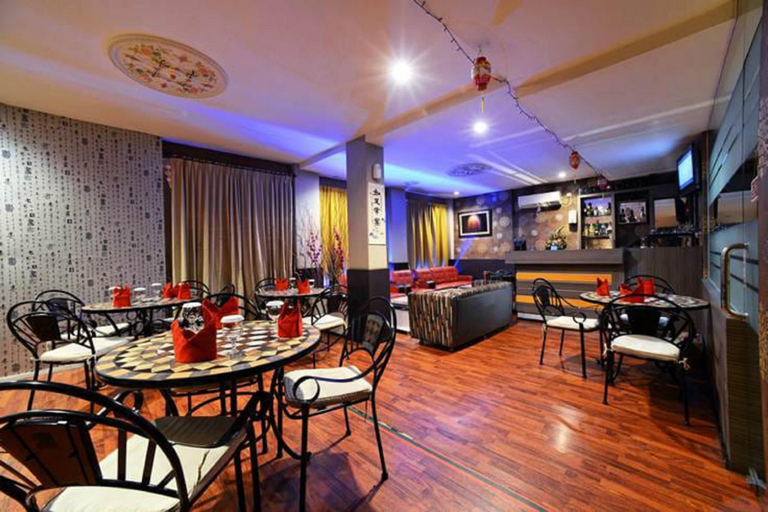 Food & Drinks