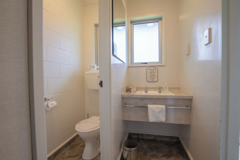 Bathroom 3, Andorra Motel, Timaru