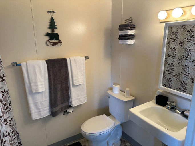 Bathroom, The Kenai Inn, Kenai Peninsula
