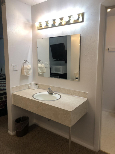 Bathroom 3, Fossil Butte Motel, Lincoln
