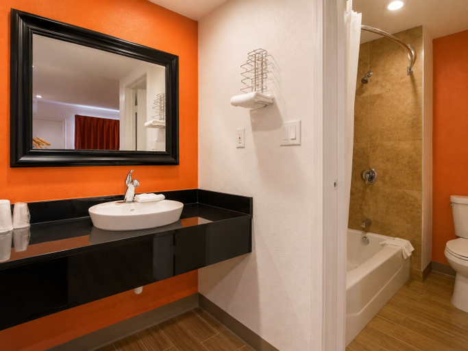 Bathroom 4, Motel 6 Lost Hills, CA, Kern