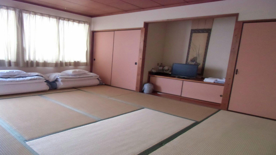 Bedroom 4, Business Ryokan Shofuku, Imabari