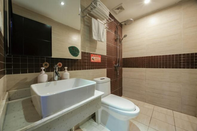 Bathroom 3, Teng Chuan Hotel, Enshi Tujia and Miao