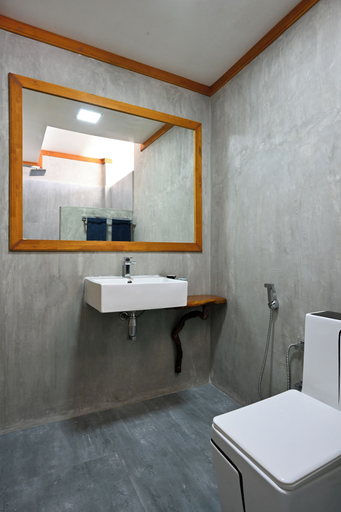 Bathroom 3, Dive and Sleep - All Inclusive Diving Guesthouse - 3 Dives per day