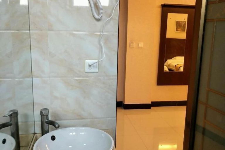 Bathroom 3, Hurui Hotel, Honghe Hani and Yi