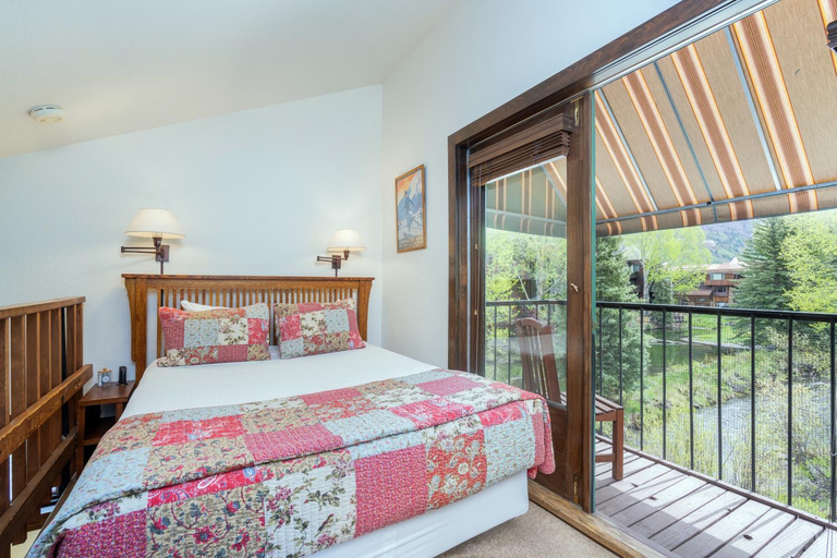 Bedroom, Manitou Lodge 5 by Alpine Lodging Telluride, San Miguel