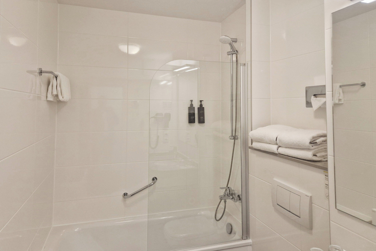 Bathroom 4, Garner Hotel BOCHUM by IHG, Bochum