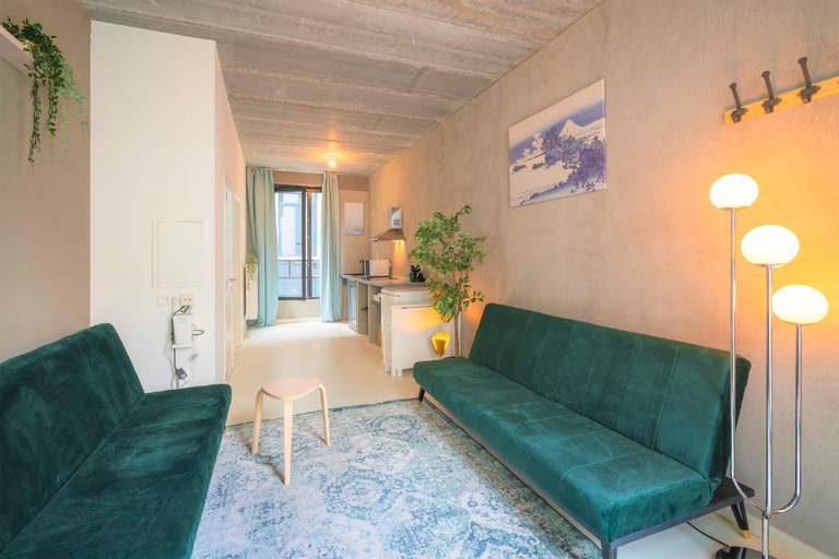 Separate living room 4, Antwerp Central One Bedroom Apartment, Antwerpen
