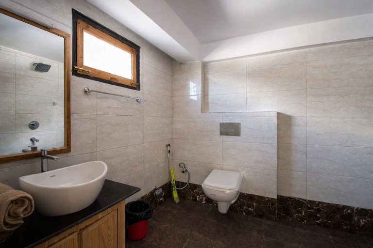 Bathroom 4, Crystal Mountain Jibhi, Kullu