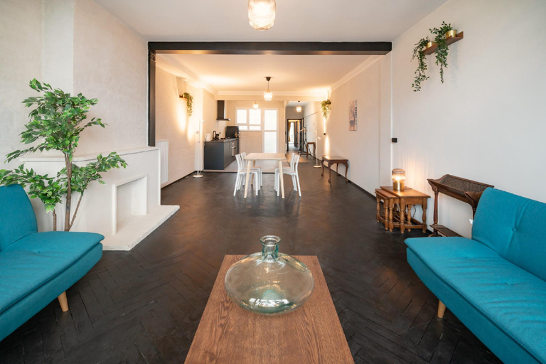 Separate living room 3, Grand Central 2BR Apartment Sleeps 14, Antwerpen
