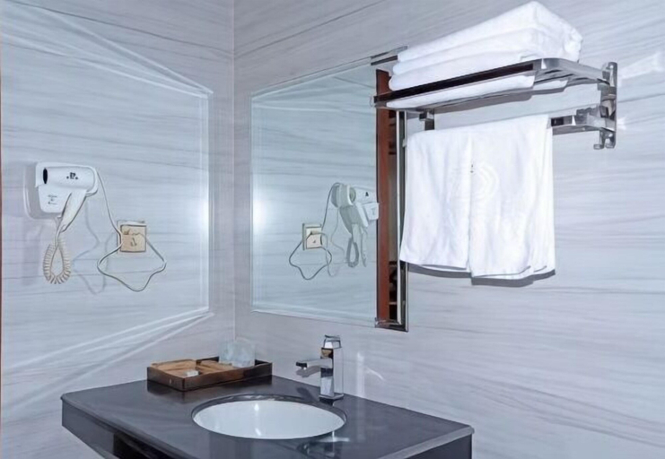 Bathroom 3, Dongtai Hotel, Baishan