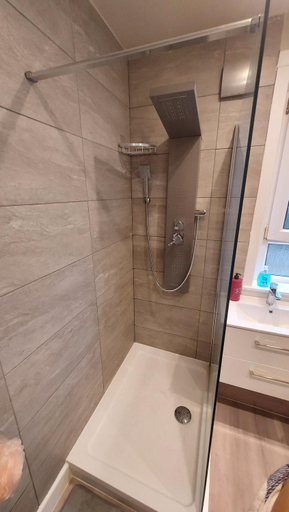 Bathroom 4, Mini hotel with home facilities in Hamilton West, South Lanarkshire