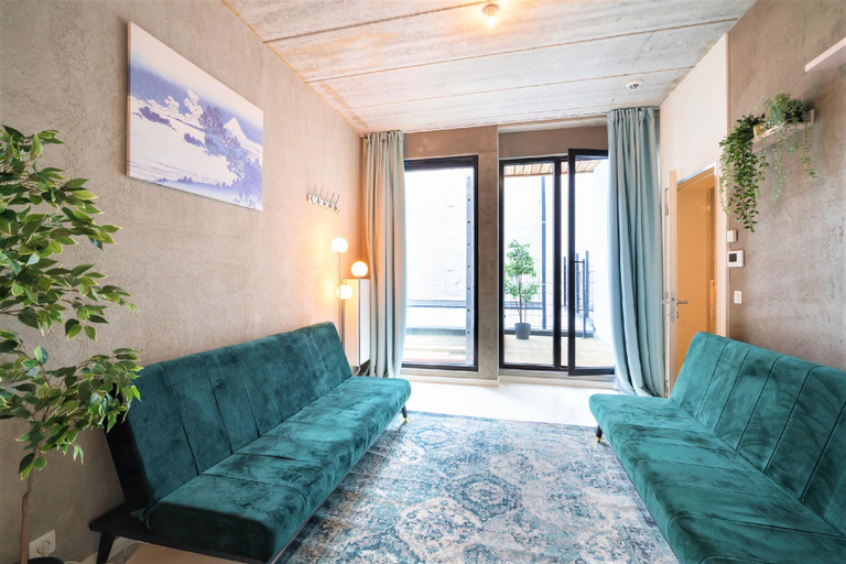 Separate living room 2, Antwerp Central One Bedroom Apartment, Antwerpen