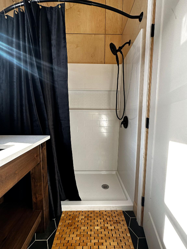 Bathroom 4, Yellowstone Peaks Hotel, Fremont