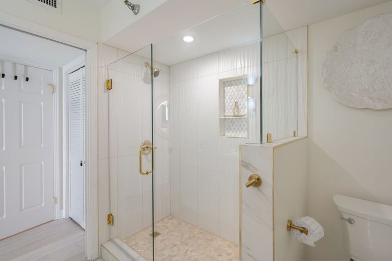 Bathroom 4, Hd1605 2 Bedroom Condo by RedAwning, Walton