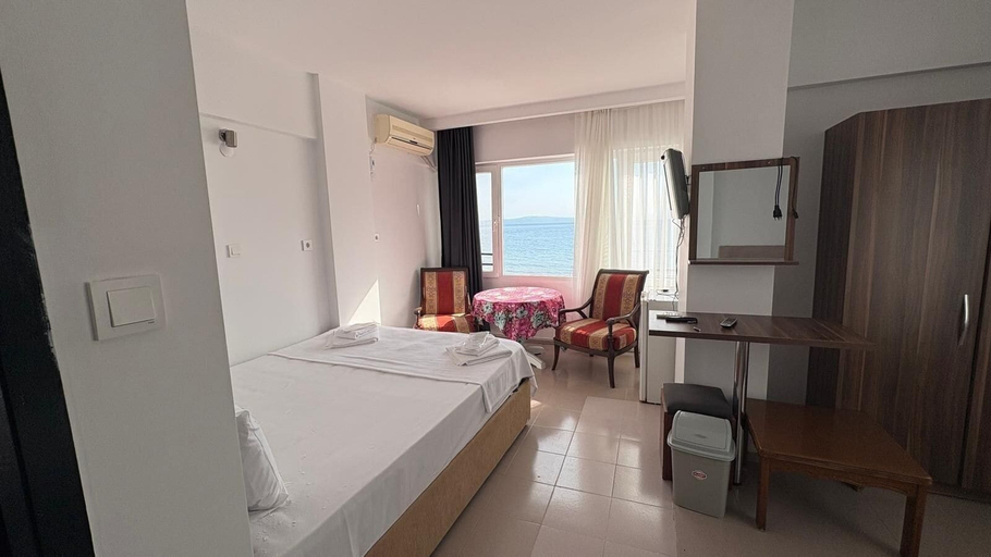 Room 2, Grand Erdek Hotel, Erdek
