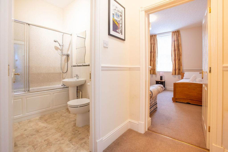 Room 5, Spacious Historic Home In Cockermouth With Parking, Cumbria