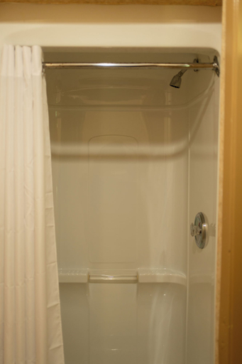 Bathroom 4, Howard Johnson by Wyndham Niagara Falls, Niagara