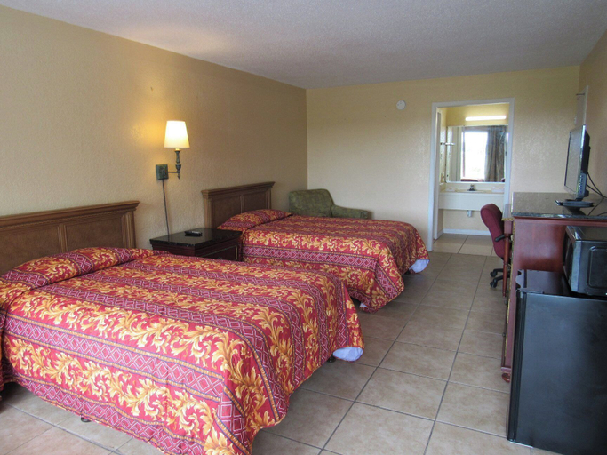 Room 5, Paramount Lakeside Inn & Suites, Polk