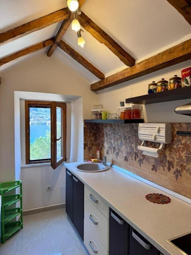 Private kitchen, Tetka Apartments