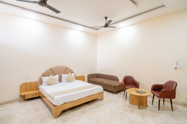 Room 5, Hotel Entry Point, Raipur