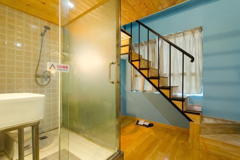 Bathroom 4, Haixin Youth Hotel, Zhengzhou