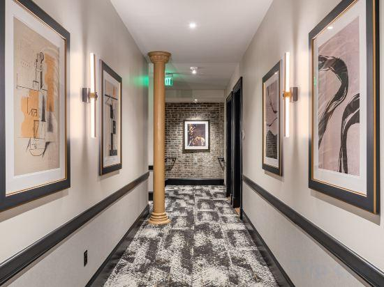 5, 2BR Downtown Views in Prime Location The Mayfair, Orleans