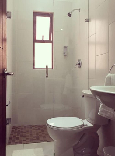 Bathroom 2, Comala Bed & Breakfast, Del Centro