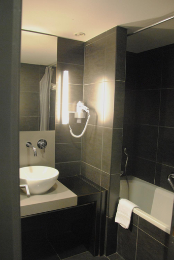 Bathroom 3, Ramada by Wyndham Brussels Woluwe, Bruxelles