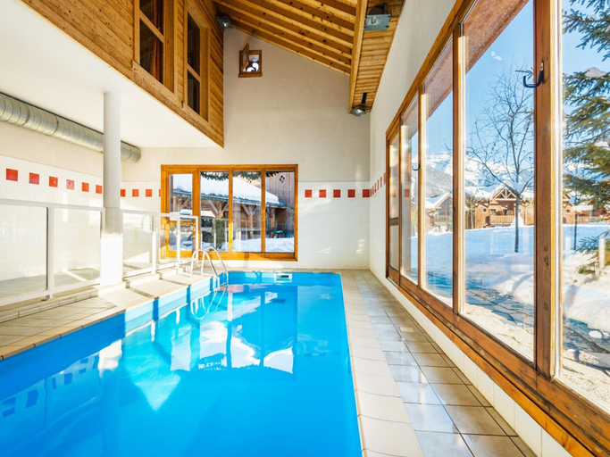 Pool 2, Alpine Cabin Apartment in Samoens, Haute-Savoie