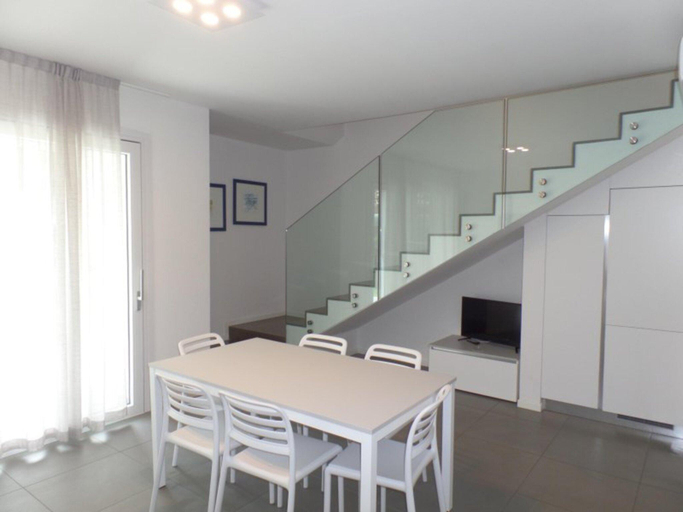 4, Villa with private garden and 2 covered terraces, Venezia