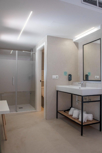 Bathroom 4, Hotel Cosmopolitan, Baleares