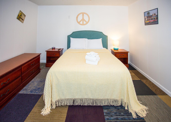 Bedroom 3, Sunset Motel, Cherokee