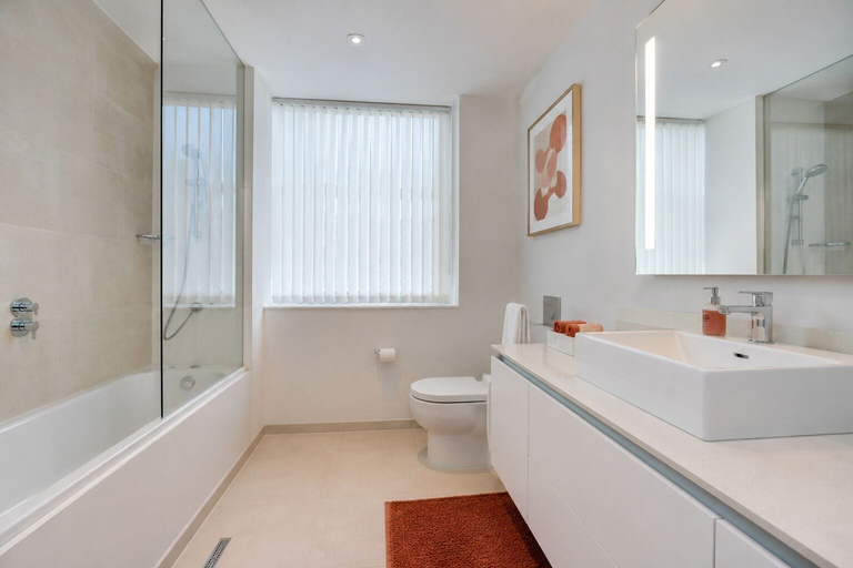 Bathroom, The Elvara Suites, Toronto